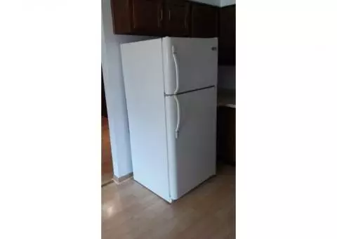 Frigidaire refrigerator White 30"wx67"hx30"d